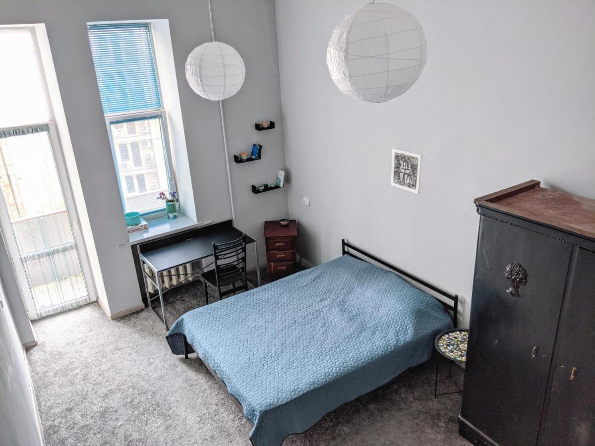 Entire 2-Bedroom Authentic Flat Kiev Dış mekan fotoğraf