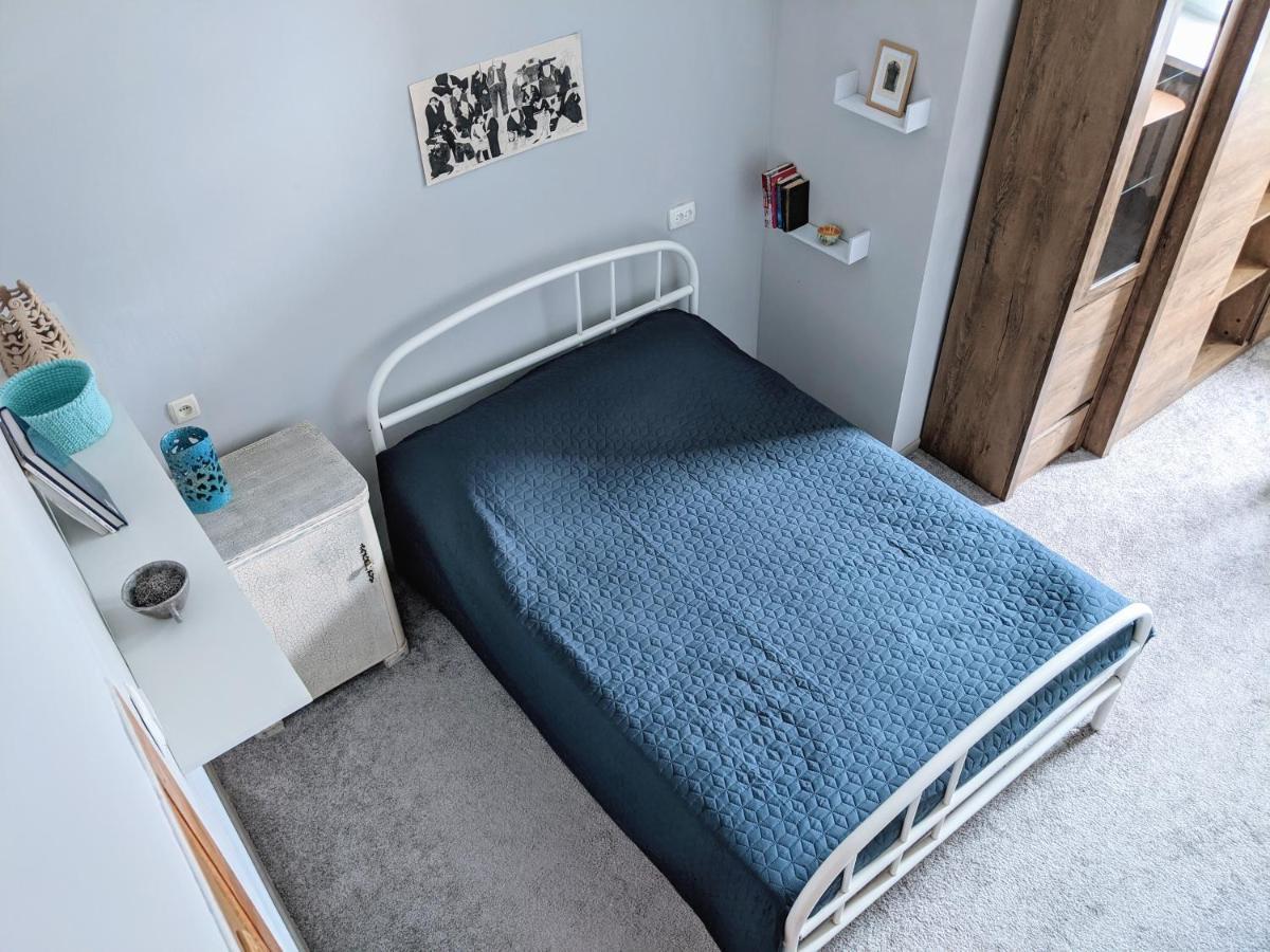 Entire 2-Bedroom Authentic Flat Kiev Dış mekan fotoğraf